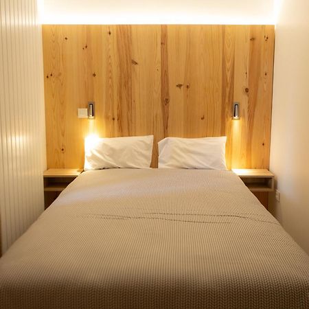 Le Bercail Bed & Breakfast Lacaze ภายนอก รูปภาพ