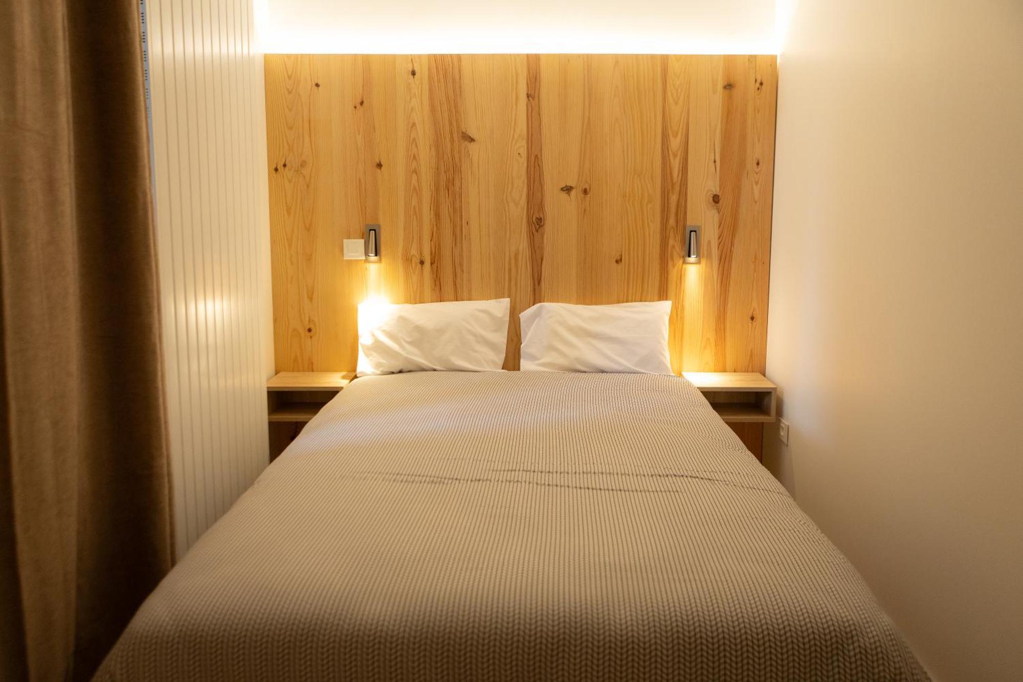 Le Bercail Bed & Breakfast Lacaze ภายนอก รูปภาพ
